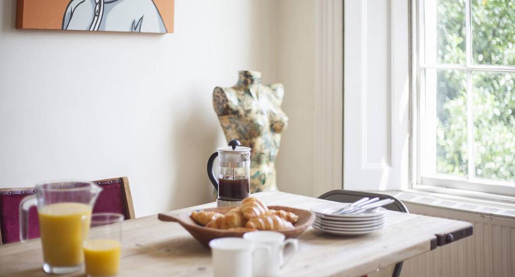 Diningroom table 2