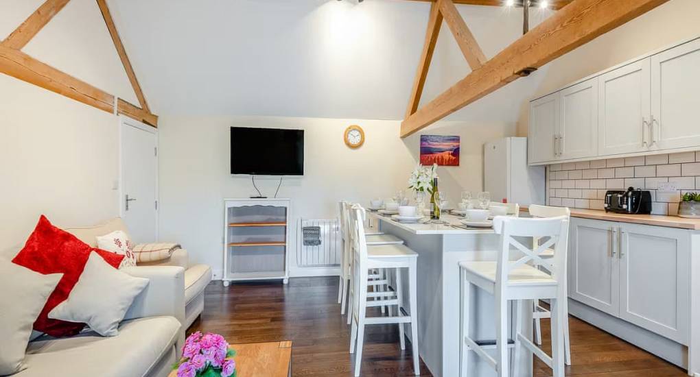 Stag-and-Hen-Accommodation-Shrewsbury kitchen side