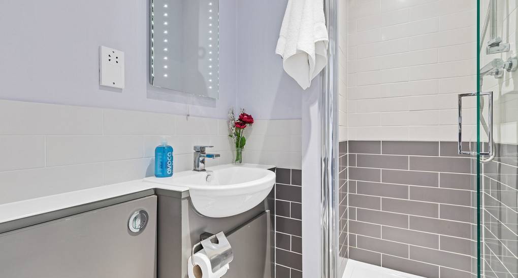 1st floor shower room