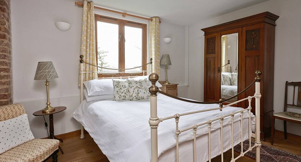 Double bed view 3