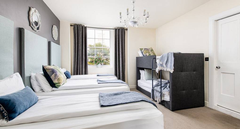 hen-accommodation-bristol-bedroom6
