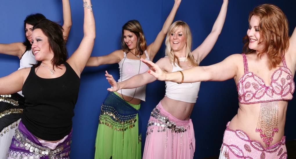 Hen party enjoying the Bellydancing dance class