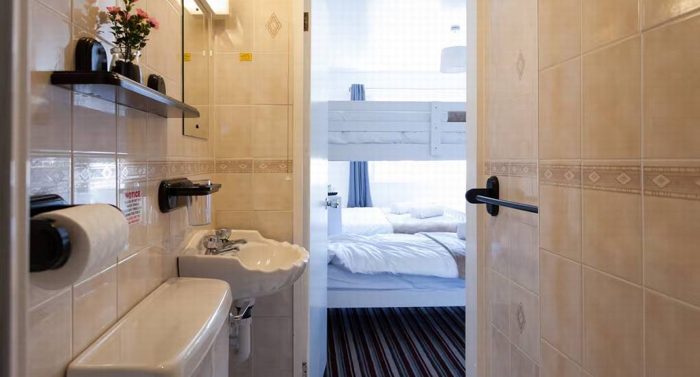 tower-view-blackpool-ensuite.jpg